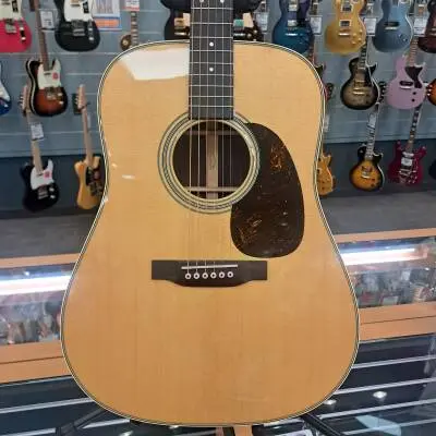 Martin Guitars - D-28 2
